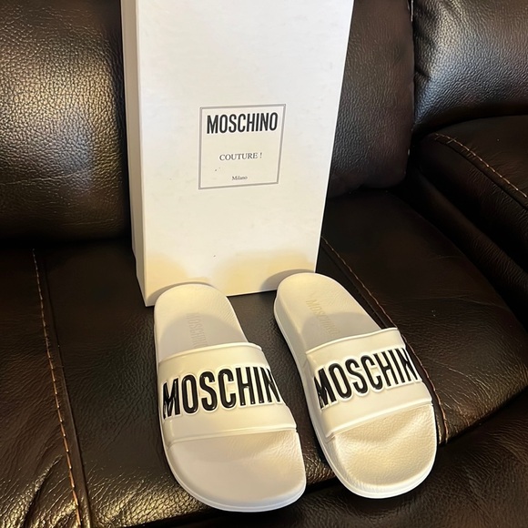 FINAL DROP / SALE!!! Moschino logo rubber slides NWB - Picture 5 of 9